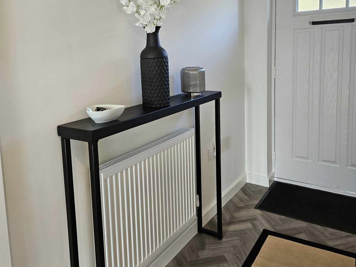 Console Tables in Oak: A Guide to Handcrafted British Style