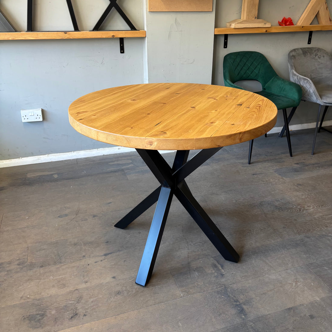 Ex Demo - 90cm Rustic Pine Round Dining Table