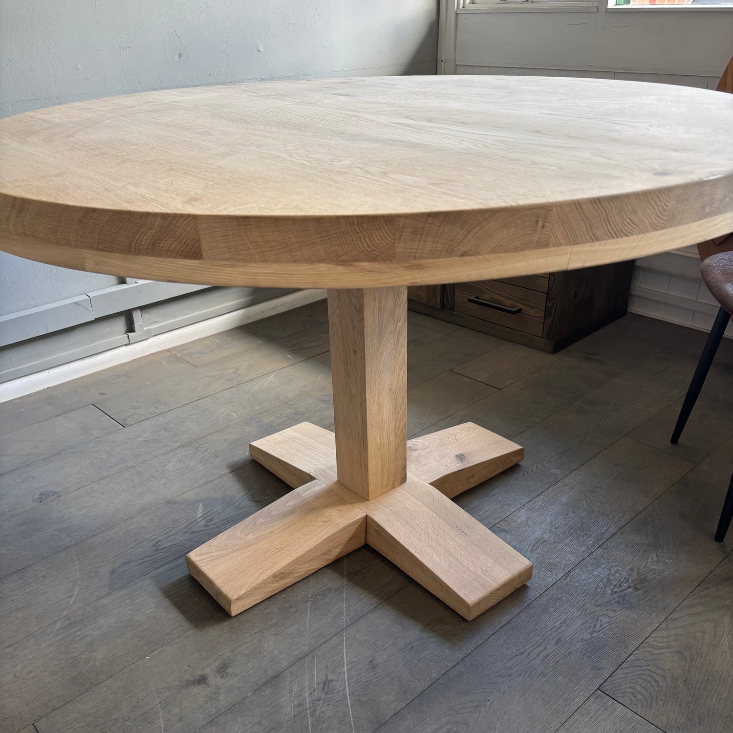 Ex demo 120cm Solid Oak 6cm thick Round Dining Table - Straight Pedestal Leg - Choose the colour