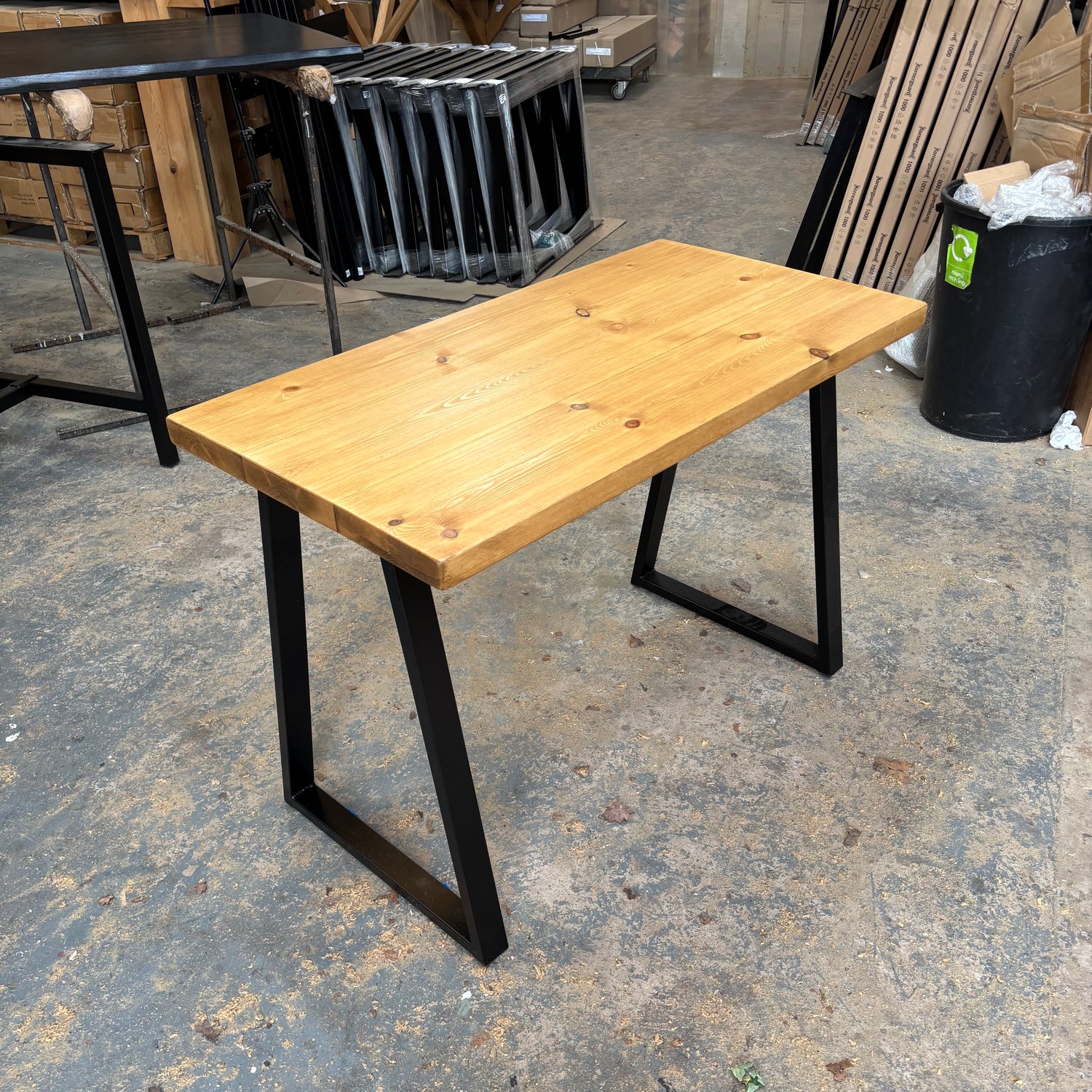 Rustic office desk - Thin Trapeze legs 110cm x 58cm - Rugger Brown