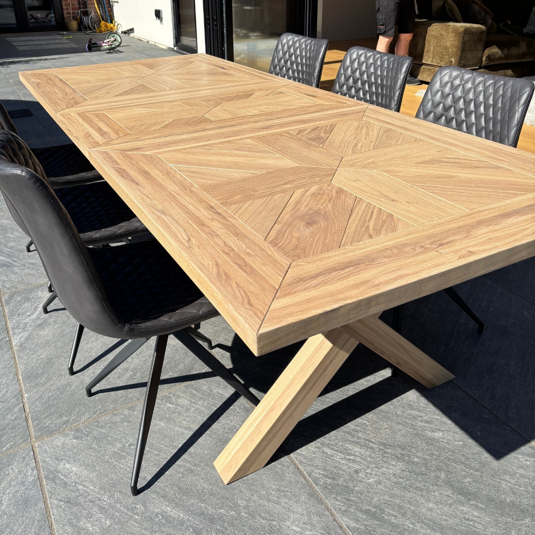 Oakley Central Extending Solid Oak Dining table – Masterplank UK