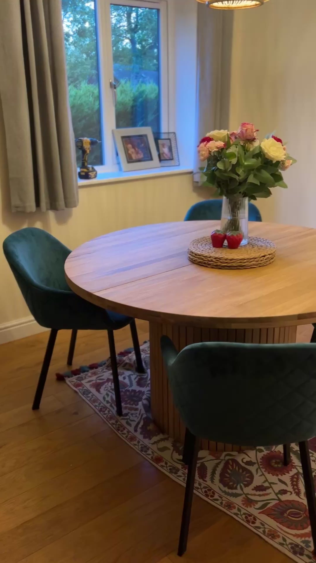 Solid Oak Extending Round Dining Table - Oak panelled base